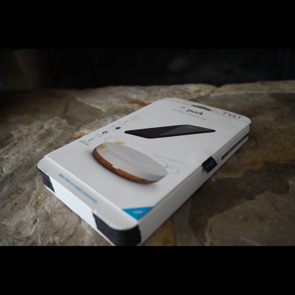 TYLT Puck Wireless Charging Pad for Smartphone - White/Cork - Picture 2 of 3